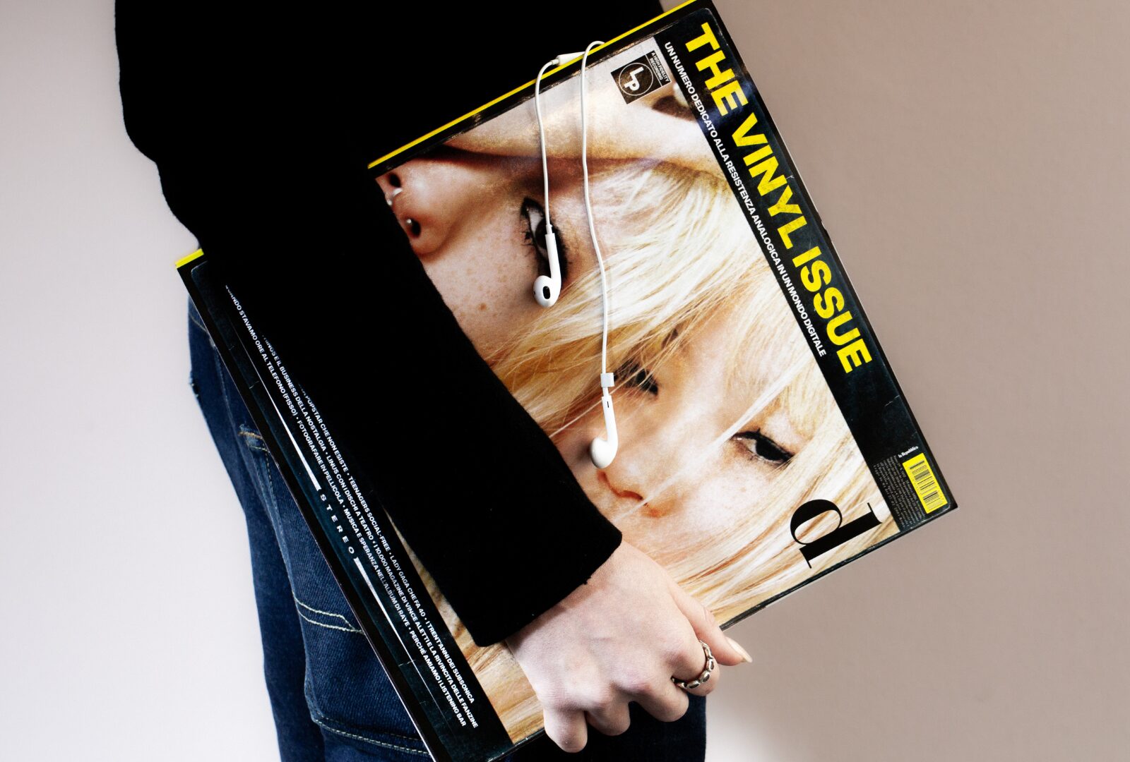 The-Vinyl-Issue-d-la-repubblica-2026-Photo by-Joyce-Ann-Kristine Urban-with-Armando Aureliano-Sauzullo